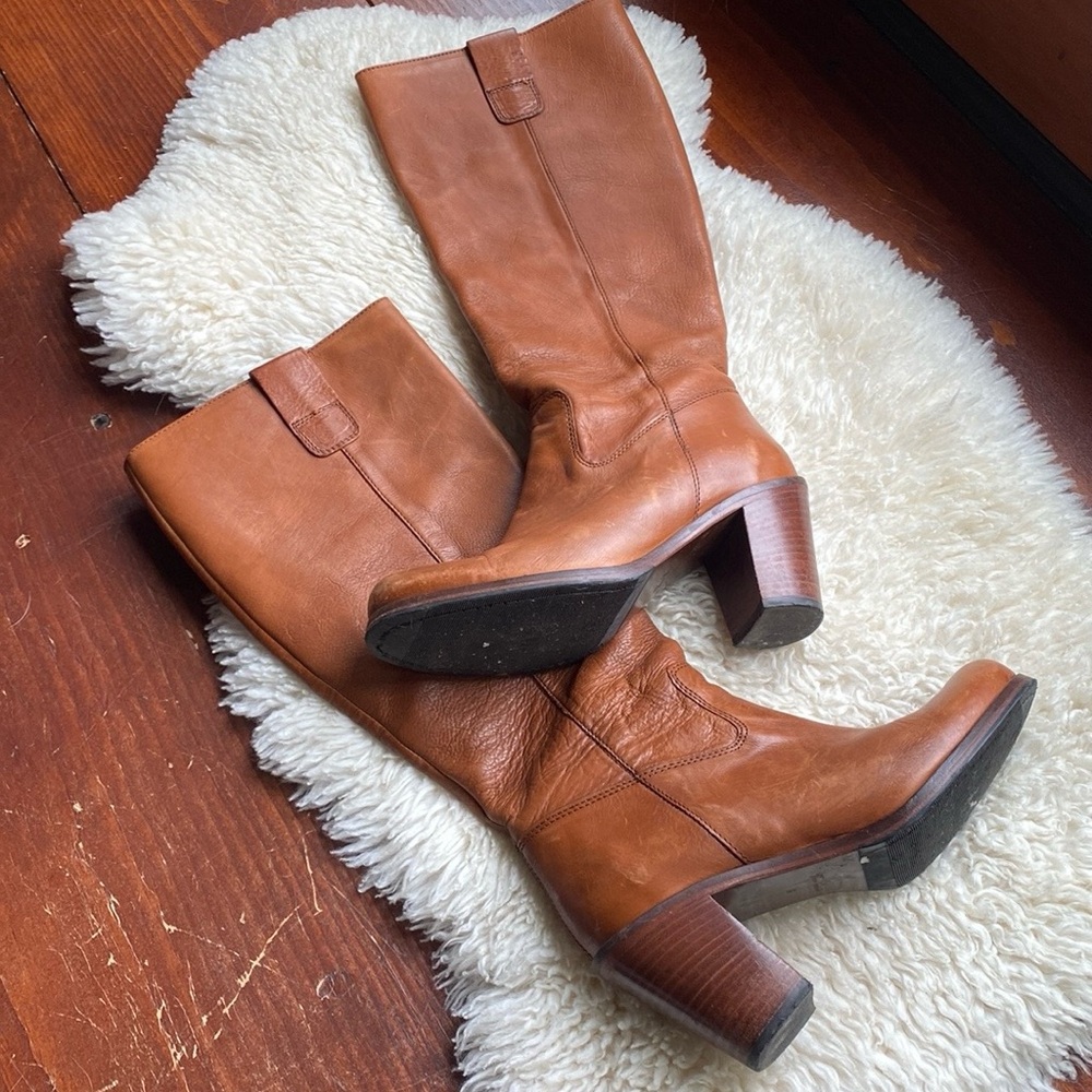 Leather camel heeled boot